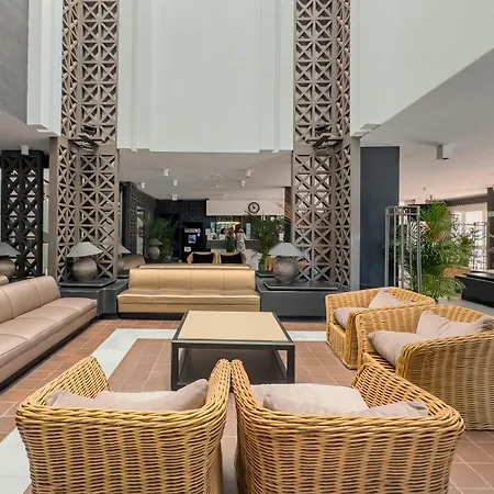 Parque Del Sol 4* أذيخي